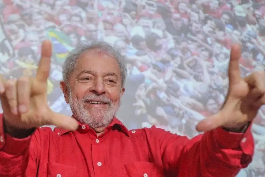 Só ladrões no comando.