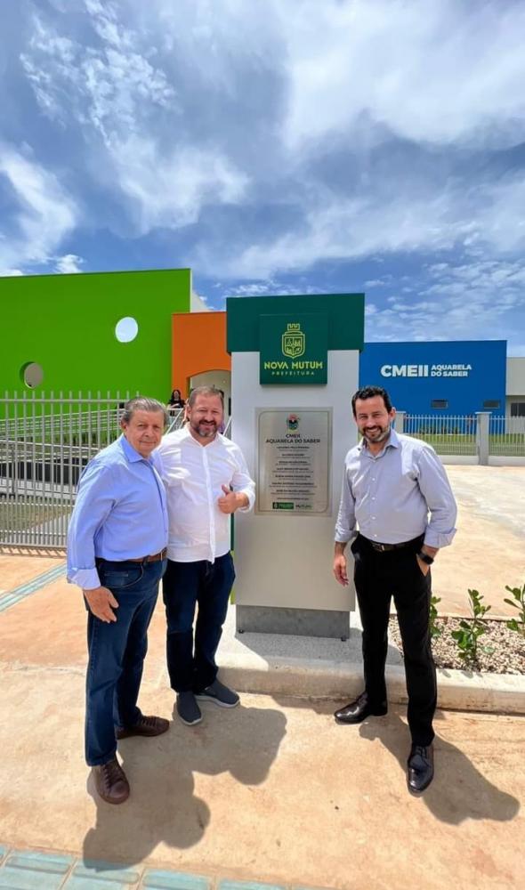 Prefeito Leandro Félix e vice Alcindo junto com chefe de gabinete Ednaldo 
