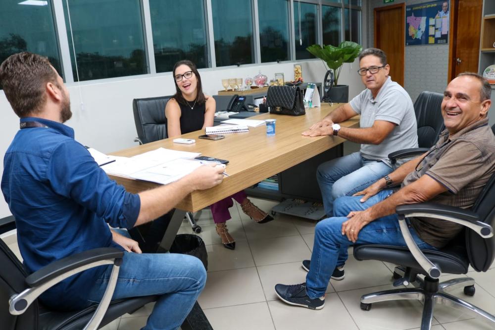Reunião Janaína Riva e sidrack 