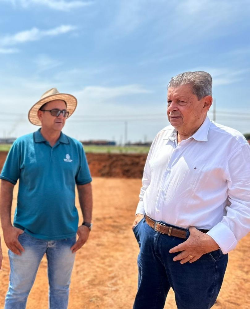 Vereador Sidrack e prefeito em exercício Alcindo Ungerri.