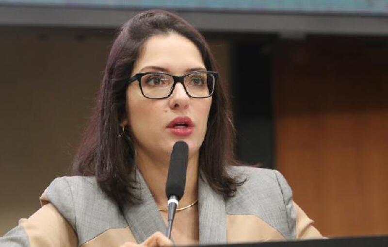 Janaína Riva em destaque 