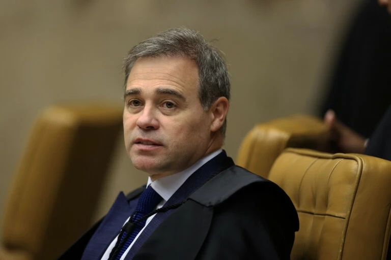 Andre Mendonça na foto