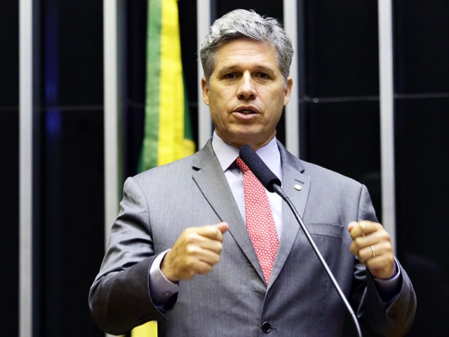 MENTIU E APAGOU